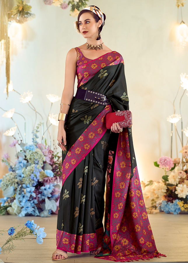 Ikkat Border, Soft silk Contrast pallu Saree (Black)