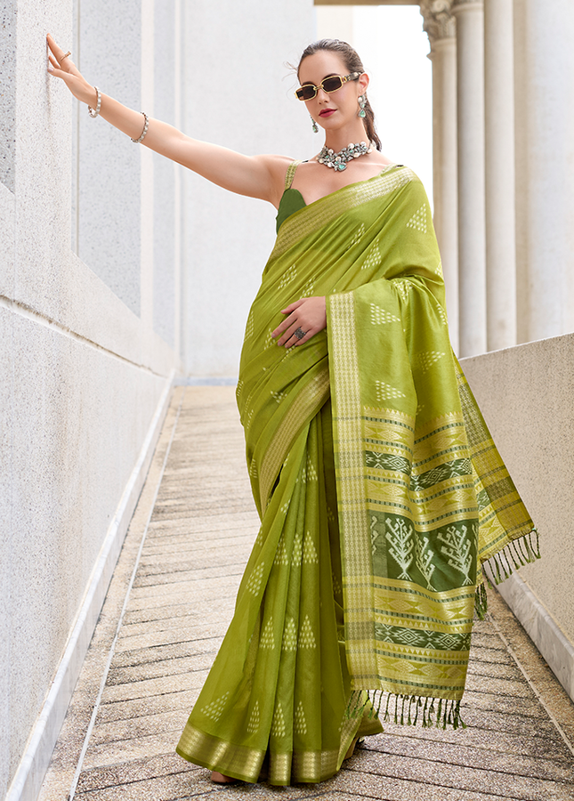 Ikkat Weaving, Reyon silk Contrast pallu Saree (Green)