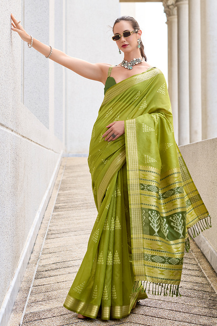 Ikkat Weaving, Reyon silk Contrast pallu Saree (Green)