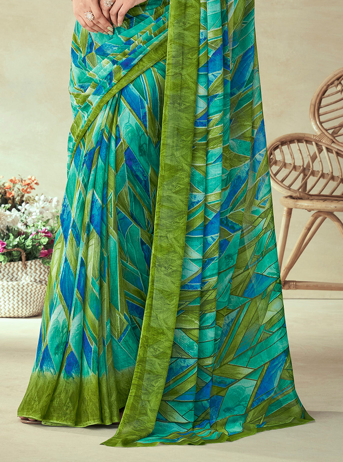 Geometric Print Bollywood Chiffon, Georgette Saree (Green)