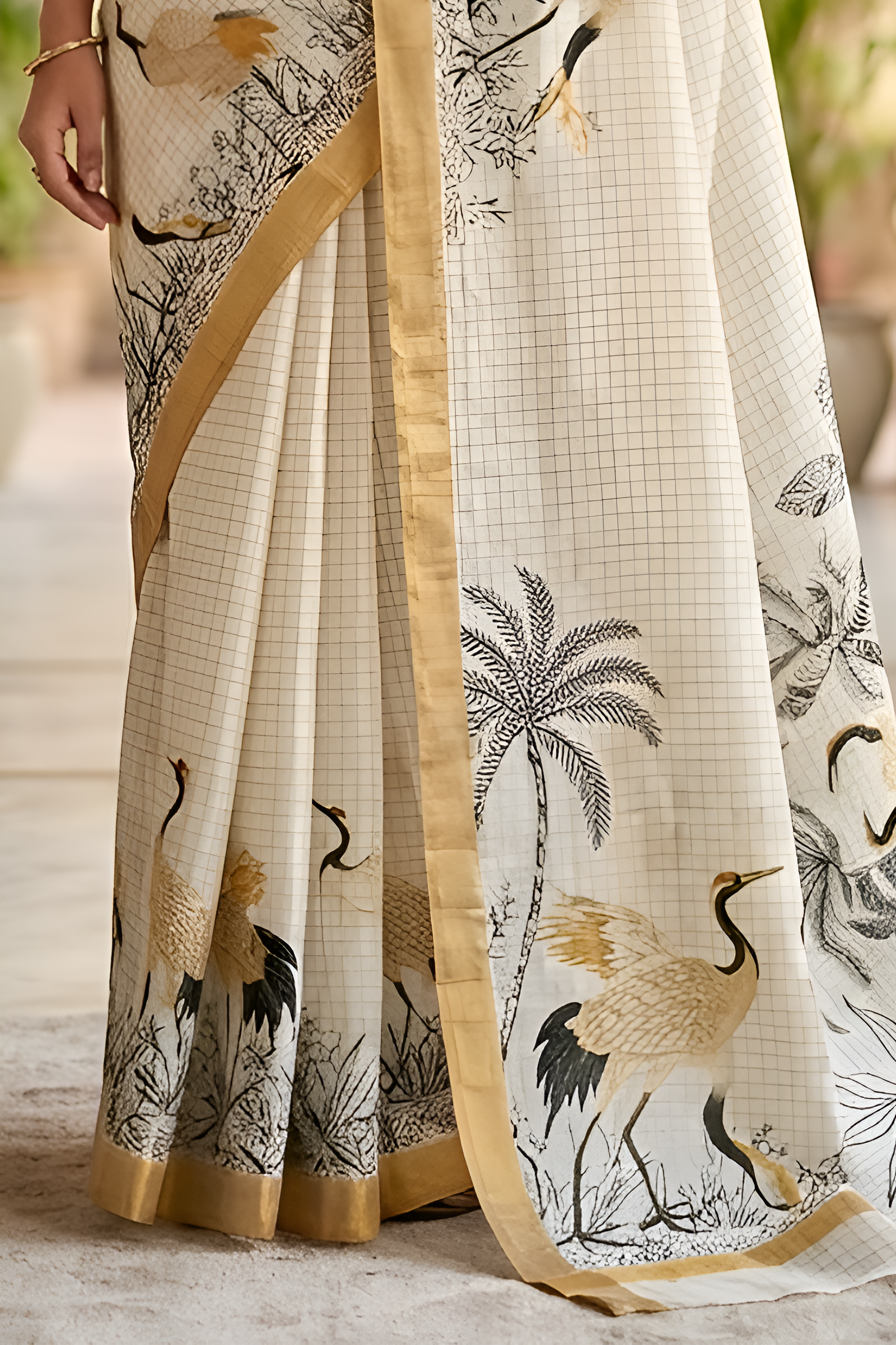 Pure Linen Zari Chex Weaving Duck Print Saree (Off-white & Golden)