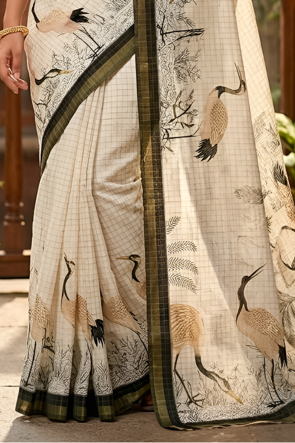 Pure Linen Zari Chex Weaving Duck Print Saree (Off-white & Black)
