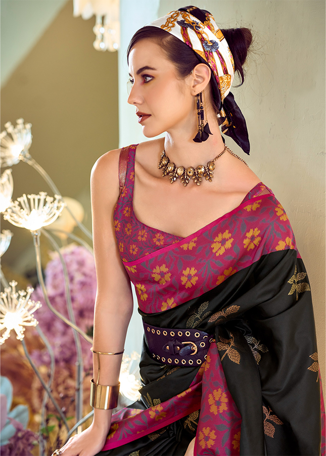 Ikkat Border, Soft silk Contrast pallu Saree (Black)