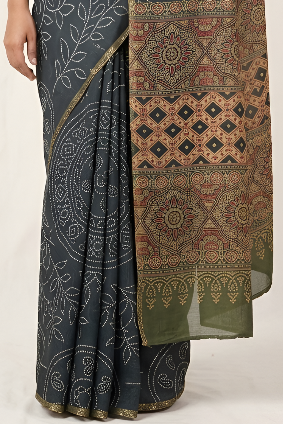 Ajrakh Kalamkari Zari Border Chanderi Saree (Grey)