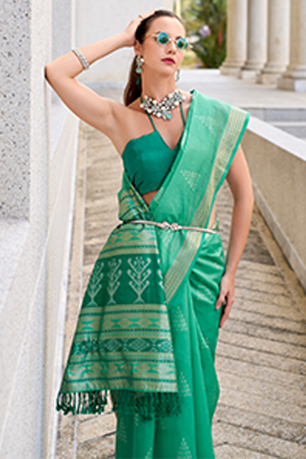 Ikkat Weaving, Reyon silk Contrast pallu Saree (Green)