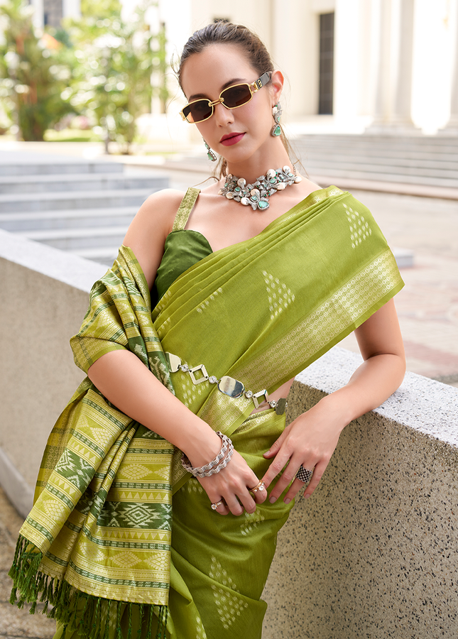 Ikkat Weaving, Reyon silk Contrast pallu Saree (Green)