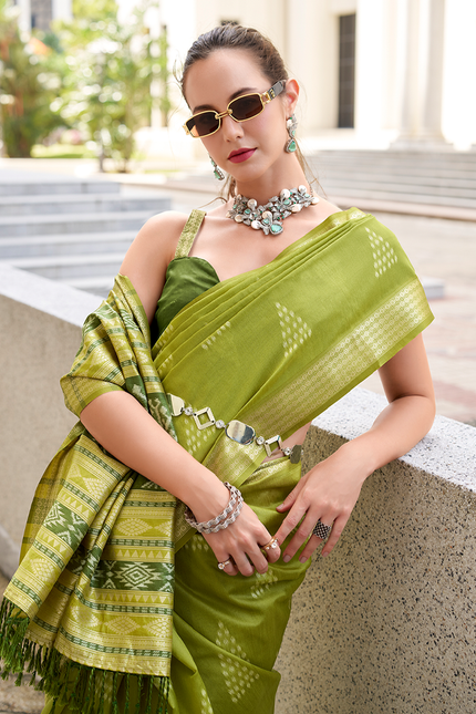 Ikkat Weaving, Reyon silk Contrast pallu Saree (Green)