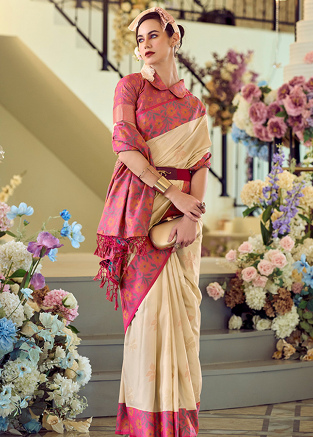 Ikkat Border, Soft silk Contrast pallu Saree (Cream)