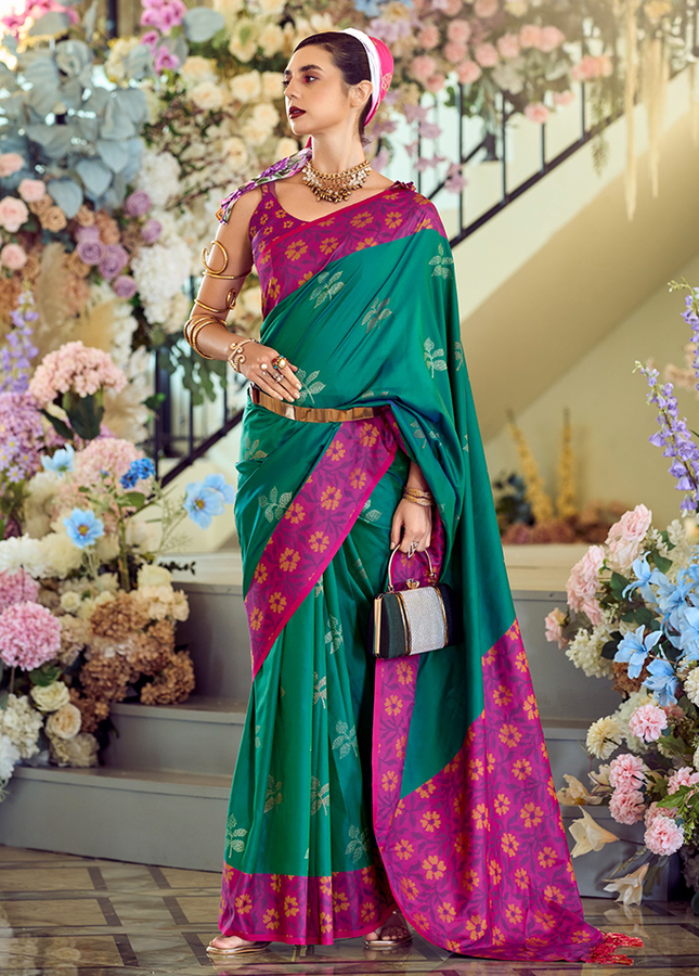 Ikkat Border, Soft silk Contrast pallu Saree (Green)