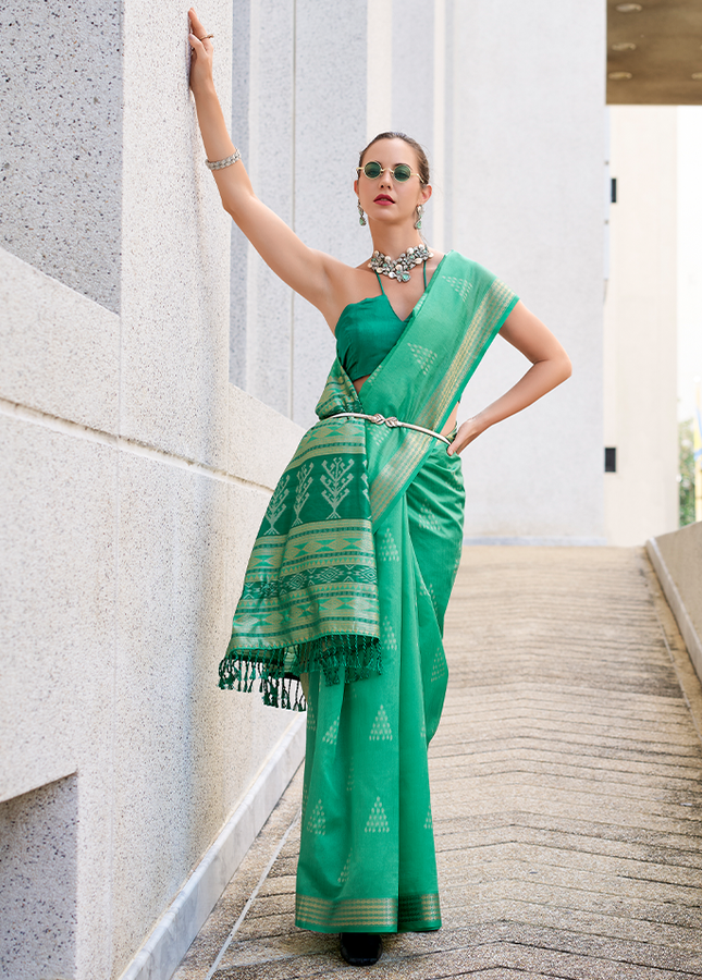 Ikkat Weaving, Reyon silk Contrast pallu Saree (Green)