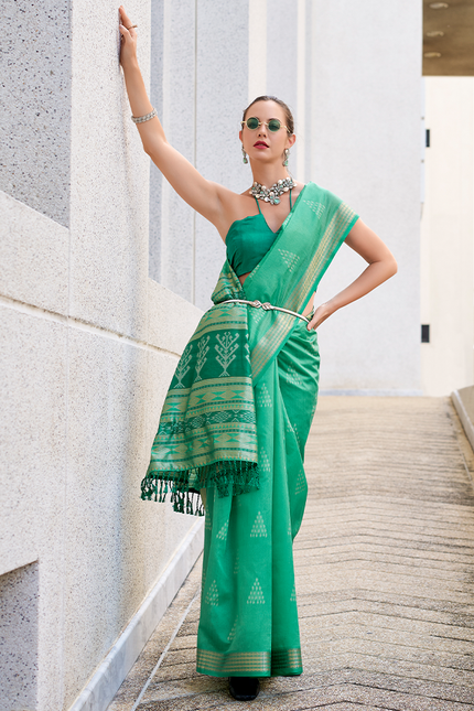 Ikkat Weaving, Reyon silk Contrast pallu Saree (Green)
