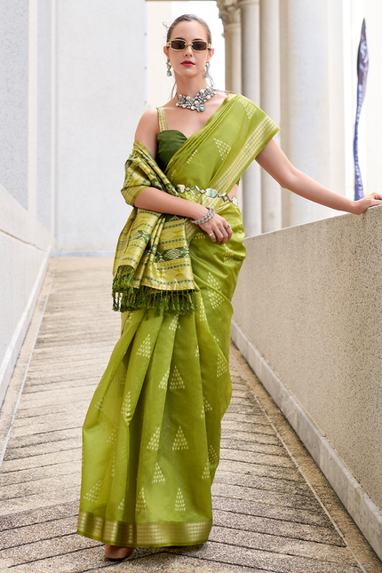 Ikkat Weaving, Reyon silk Contrast pallu Saree (Green)