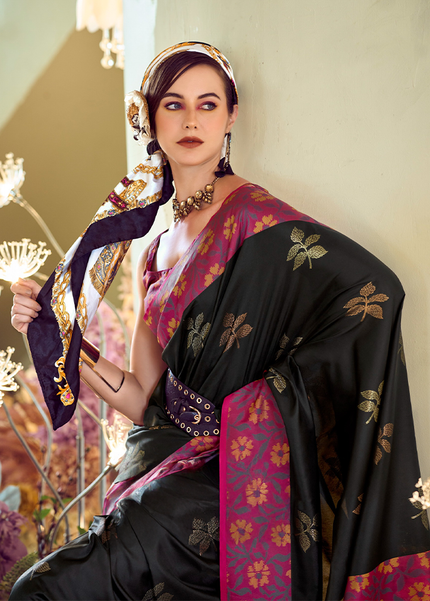 Ikkat Border, Soft silk Contrast pallu Saree (Black)