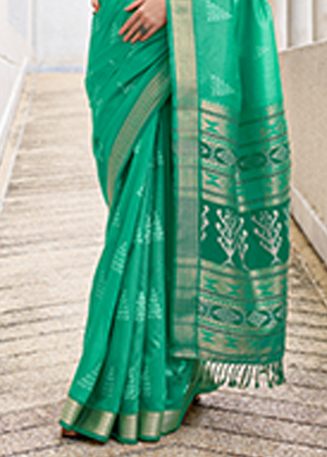 Ikkat Weaving, Reyon silk Contrast pallu Saree (Green)