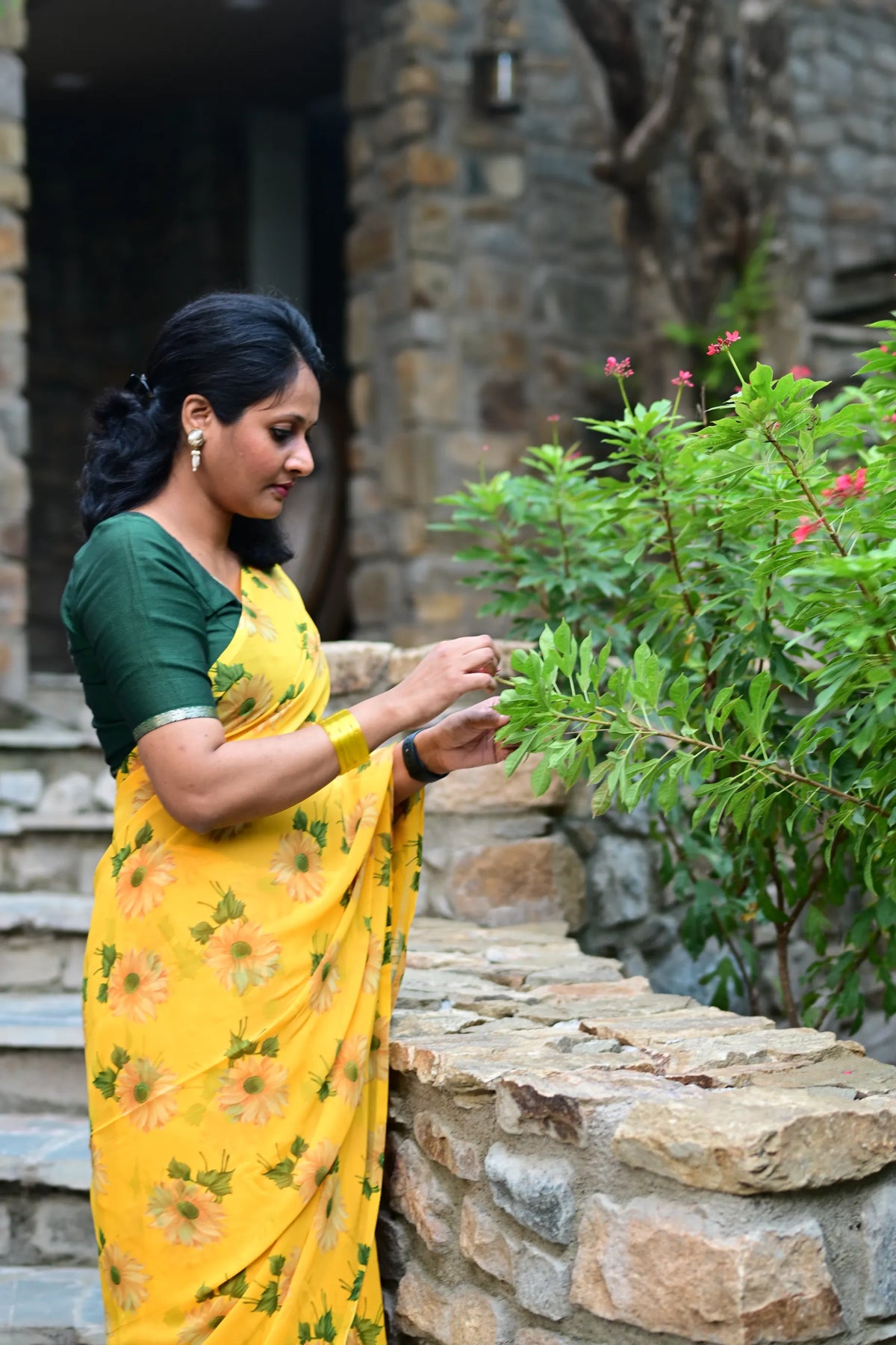 Weightless Multi Floral Printed Saree (Yellow)