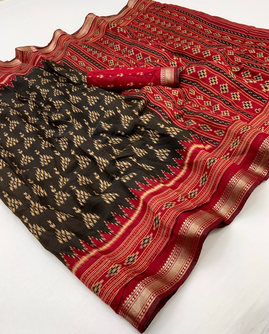 Ikkat Cotton Saree with Patola Pallu & Weaving Border (Black & Maroon)