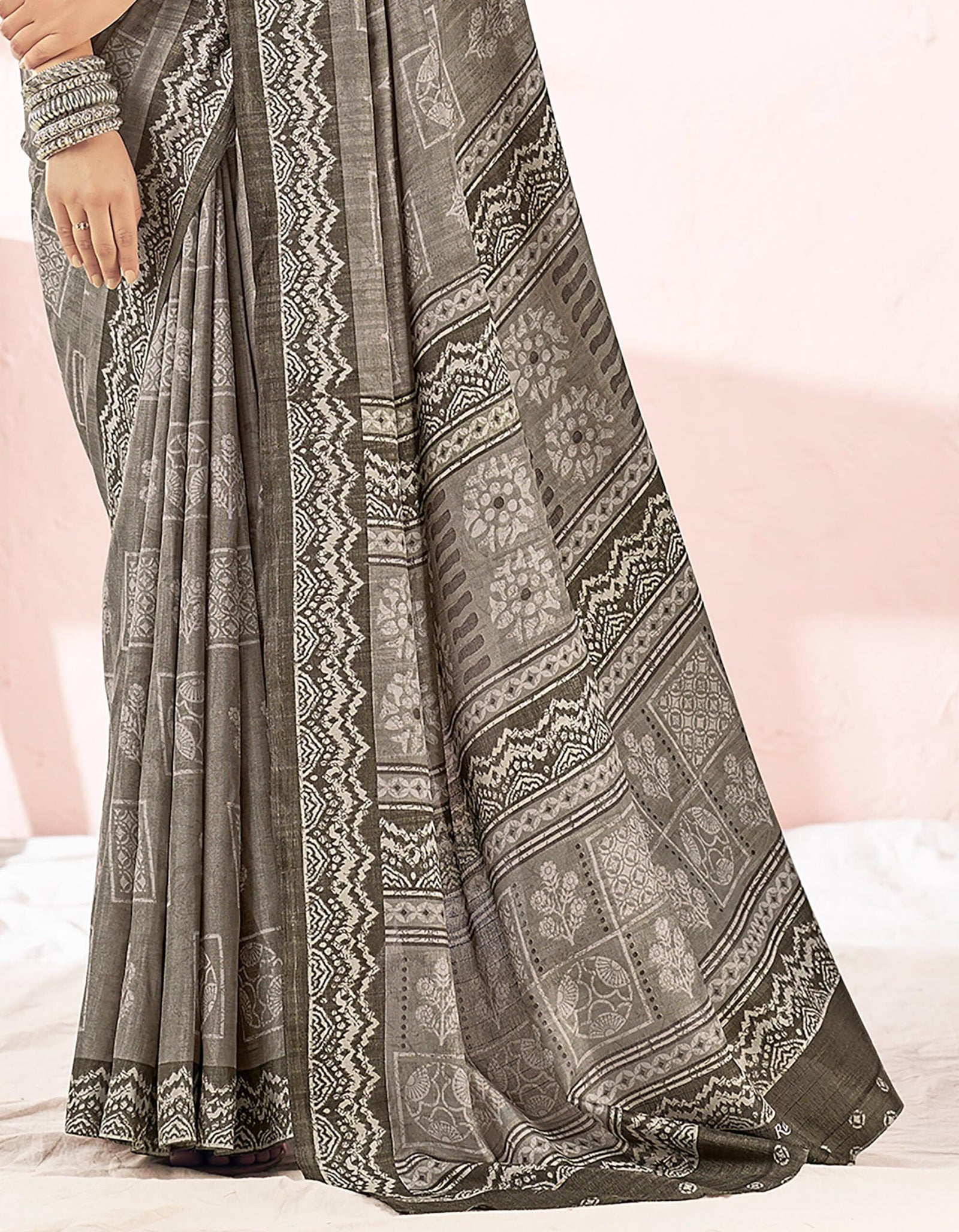Printed Daily Wear Cotton Silk, Tussar Silk Saree (Grey)