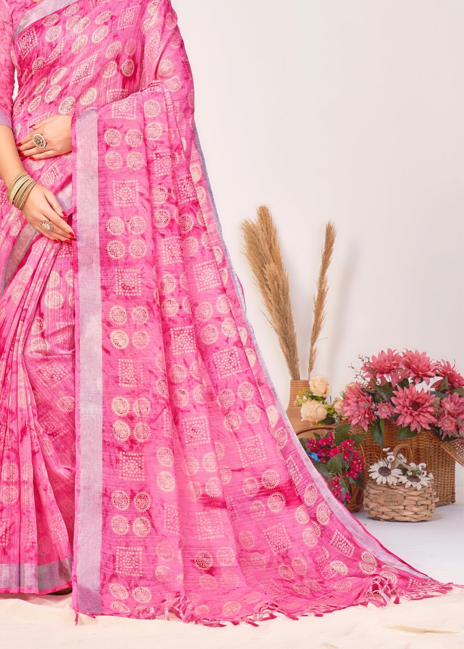 Cotton blend Printed Saree With Tassels (Pink)