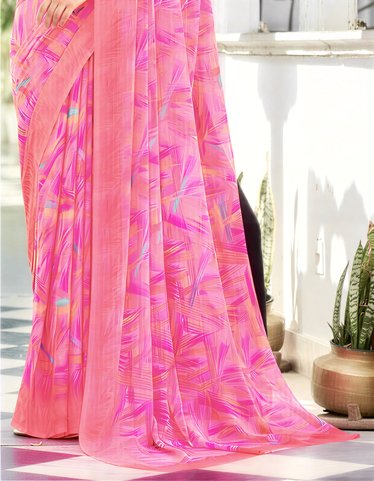 Geometric Print, Graphic Print Bollywood Chiffon, Georgette Saree (Pink)