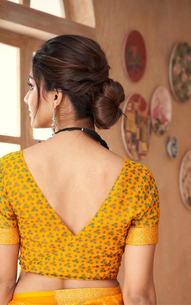 Graphic Print, Printed Bandhani Chiffon, Georgette Saree (Orange)