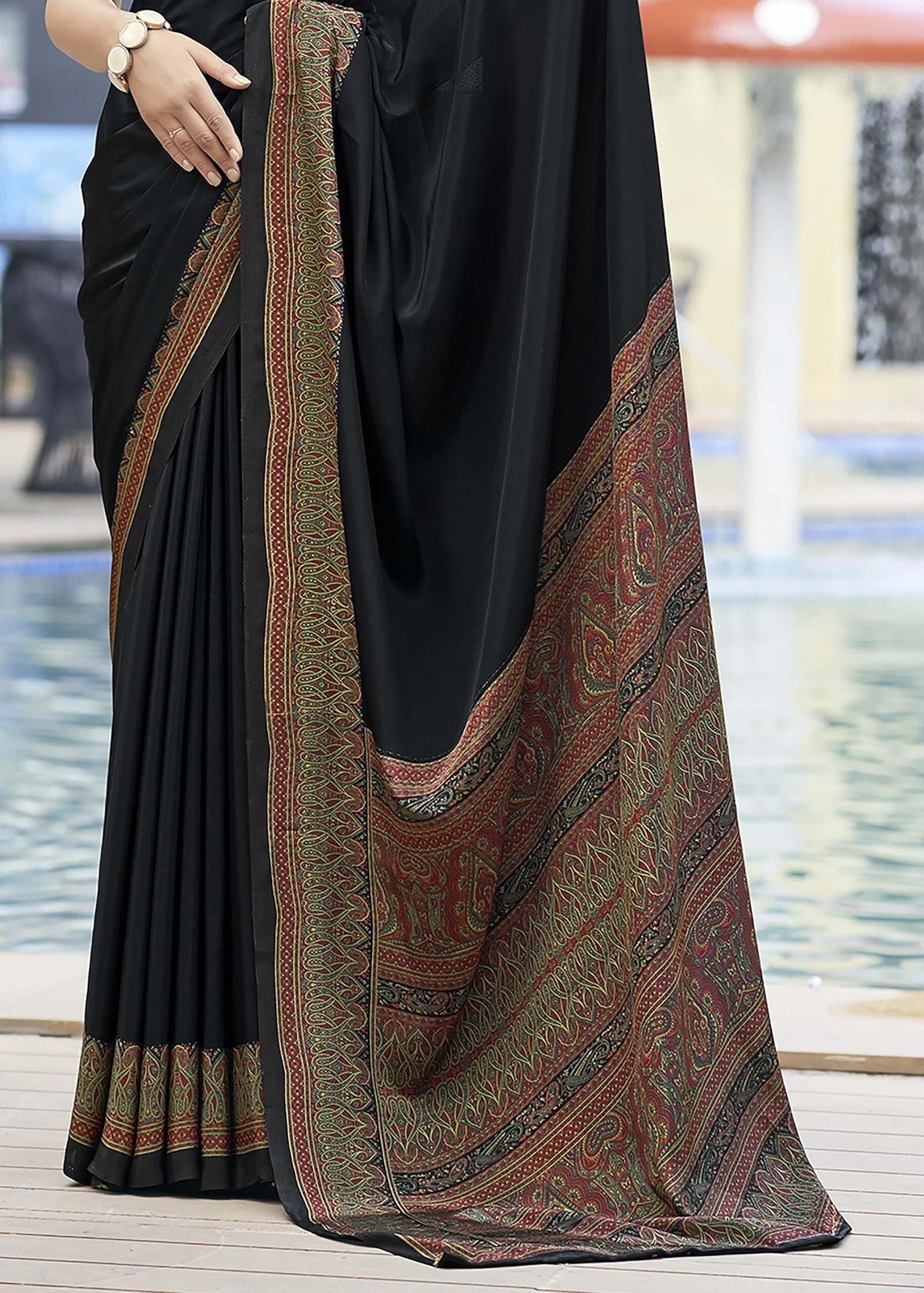 Plain Self Printed, Italian Silk Crape Saree With Contrast Pallu (Black)