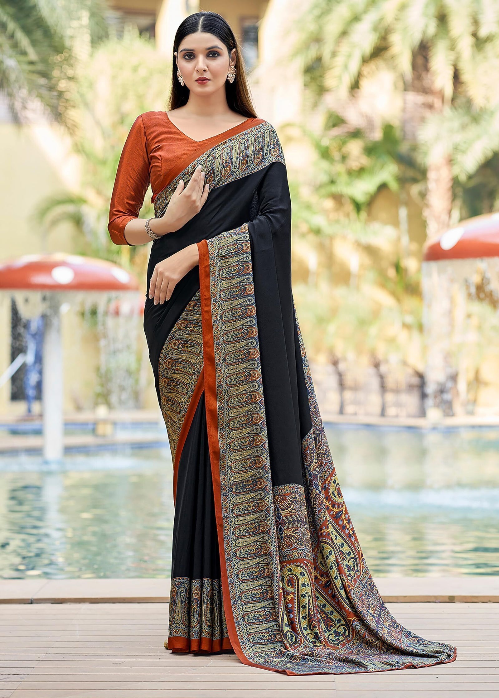 Plain Self Print Italian Silk Crape Saree With Contrast Pallu (Black)